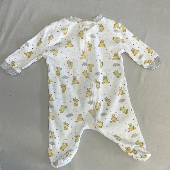 Disney - Winnie the Pooh - White and Yellow Footie, Onesie, and Hat - Picture 3 of 6